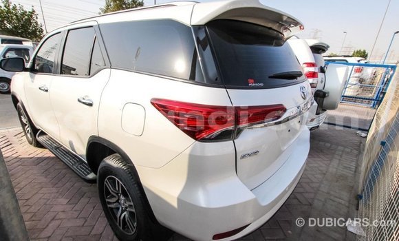 Nunua Imported Toyota Fortuner Nyeupe Gari ndani ya Import - Dubai nchini Zambia Nunua Imported Toyota Fortuner Nyeupe Gari ndani ya Import - Dubai nchini Zambia
