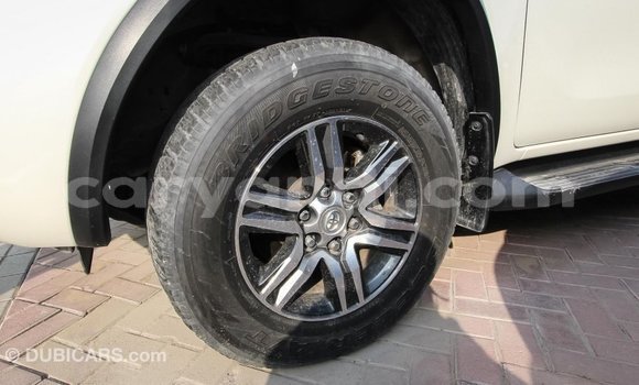Nunua Imported Toyota Fortuner Nyeupe Gari ndani ya Import - Dubai nchini Zambia Nunua Imported Toyota Fortuner Nyeupe Gari ndani ya Import - Dubai nchini Zambia