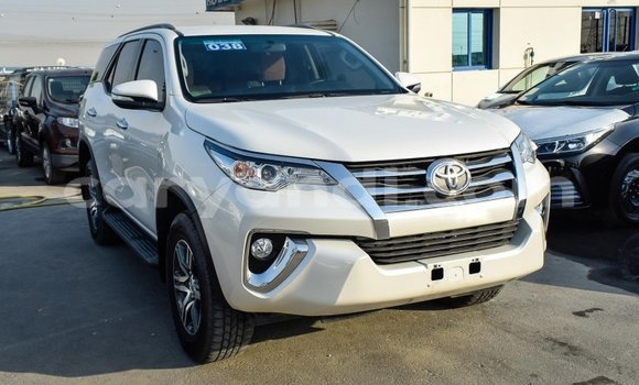 Acheter Import Voiture Toyota Fortuner Blanc à Import - Dubai, Zambie Acheter Import Voiture Toyota Fortuner Blanc à Import - Dubai, Zambie