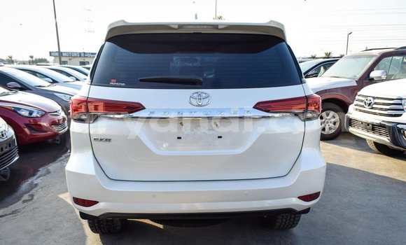 Acheter Import Voiture Toyota Fortuner Blanc à Import - Dubai, Zambie Acheter Import Voiture Toyota Fortuner Blanc à Import - Dubai, Zambie