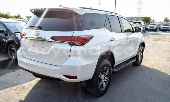 Acheter Import Voiture Toyota Fortuner Blanc à Import - Dubai, Zambie Acheter Import Voiture Toyota Fortuner Blanc à Import - Dubai, Zambie