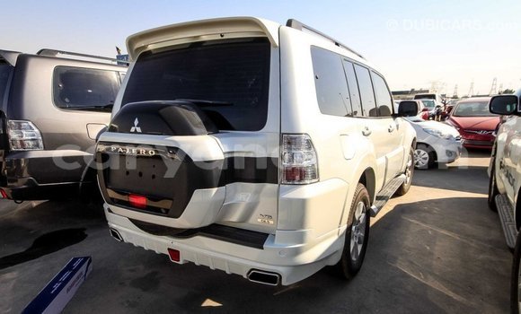 Acheter Import Voiture Mitsubishi Pajero Blanc à Import - Dubai, Zambie Acheter Import Voiture Mitsubishi Pajero Blanc à Import - Dubai, Zambie