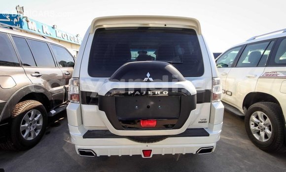 Acheter Import Voiture Mitsubishi Pajero Blanc à Import - Dubai, Zambie Acheter Import Voiture Mitsubishi Pajero Blanc à Import - Dubai, Zambie