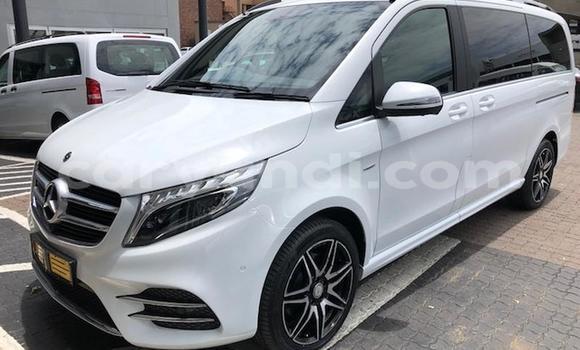 Acheter Occasion Voiture Mercedes‒Benz V-klasse Blanc à Lusaka, Zambie Acheter Occasion Voiture Mercedes‒Benz V-klasse Blanc à Lusaka, Zambie