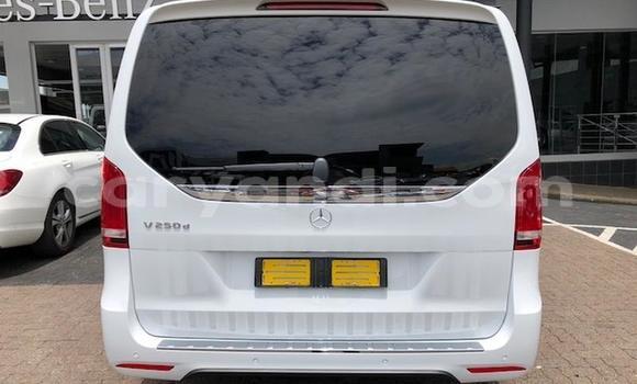 Acheter Occasion Voiture Mercedes‒Benz V-klasse Blanc à Lusaka, Zambie Acheter Occasion Voiture Mercedes‒Benz V-klasse Blanc à Lusaka, Zambie