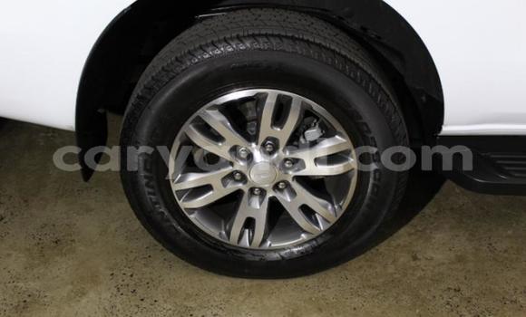 Acheter Occasion Voiture Ford Everest Blanc à Lusaka, Zambie Acheter Occasion Voiture Ford Everest Blanc à Lusaka, Zambie