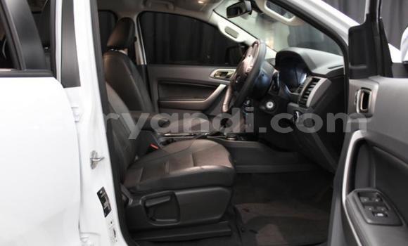 Acheter Occasion Voiture Ford Everest Blanc à Lusaka, Zambie Acheter Occasion Voiture Ford Everest Blanc à Lusaka, Zambie