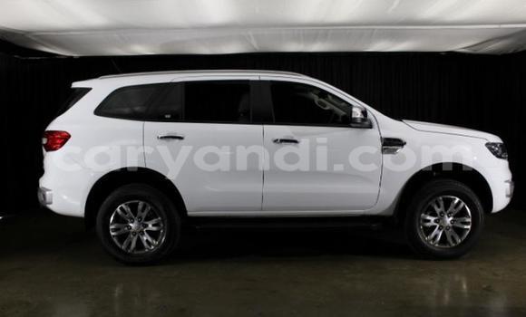 Acheter Occasion Voiture Ford Everest Blanc à Lusaka, Zambie Acheter Occasion Voiture Ford Everest Blanc à Lusaka, Zambie