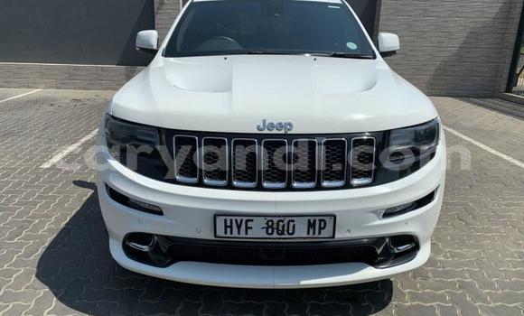 Acheter Occasion Voiture Jeep Grand Cherokee SRT8 Blanc à Lusaka, Zambie Acheter Occasion Voiture Jeep Grand Cherokee SRT8 Blanc à Lusaka, Zambie