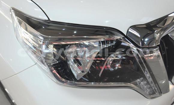 Acheter Occasion Voiture Toyota Land Cruiser Prado Blanc à Lusaka, Zambie Acheter Occasion Voiture Toyota Land Cruiser Prado Blanc à Lusaka, Zambie