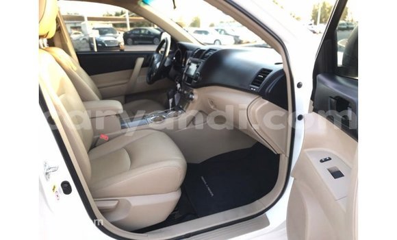 Buy Import Toyota Highlander White Car in Import - Dubai in Zambia Buy Import Toyota Highlander White Car in Import - Dubai in Zambia