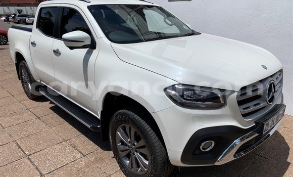 Tenga Tsaru Mercedes‒Benz X-klasse Concept Chena Mota in Chingola in Zambia Tenga Tsaru Mercedes‒Benz X-klasse Concept Chena Mota in Chingola in Zambia