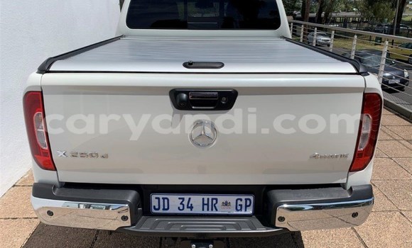 Tenga Tsaru Mercedes‒Benz X-klasse Concept Chena Mota in Chingola in Zambia Tenga Tsaru Mercedes‒Benz X-klasse Concept Chena Mota in Chingola in Zambia