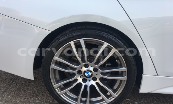 Acheter Occasion Voiture BMW 3–Series Gris à Chingola, Zambie Acheter Occasion Voiture BMW 3–Series Gris à Chingola, Zambie