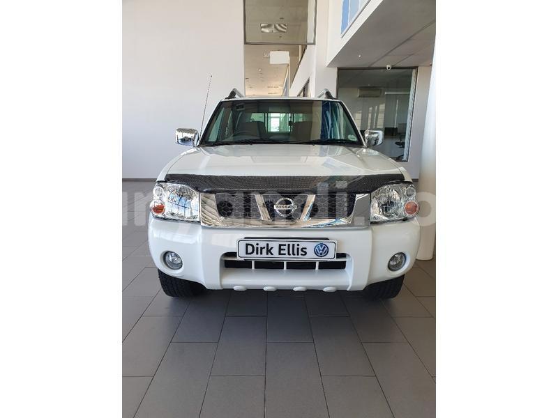 Big with watermark nissan hardbody zambia livingstone 9385