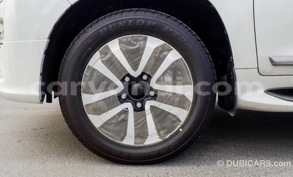 Acheter Import Voiture Toyota Land Cruiser Blanc à Import - Dubai, Zambie Acheter Import Voiture Toyota Land Cruiser Blanc à Import - Dubai, Zambie
