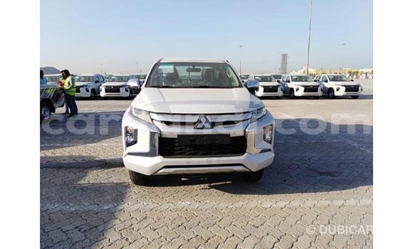 Acheter Import Voiture Mitsubishi L200 Blanc à Import - Dubai, Zambie Acheter Import Voiture Mitsubishi L200 Blanc à Import - Dubai, Zambie