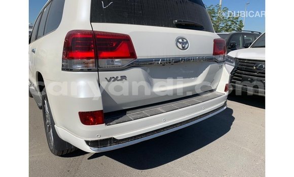 Tenga Imported Toyota Land Cruiser Chena Mota in Import - Dubai in Zambia Tenga Imported Toyota Land Cruiser Chena Mota in Import - Dubai in Zambia