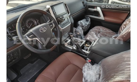 Acheter Import Voiture Toyota Land Cruiser Blanc à Import - Dubai, Zambie Acheter Import Voiture Toyota Land Cruiser Blanc à Import - Dubai, Zambie