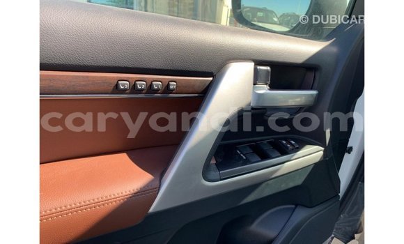 Acheter Import Voiture Toyota Land Cruiser Blanc à Import - Dubai, Zambie Acheter Import Voiture Toyota Land Cruiser Blanc à Import - Dubai, Zambie