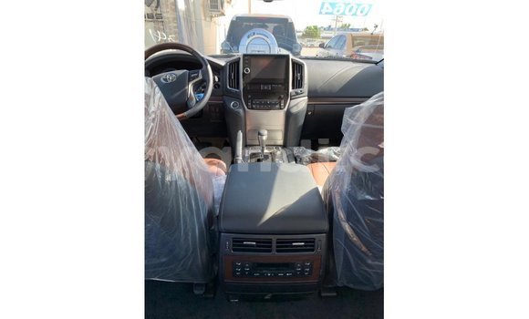 Acheter Import Voiture Toyota Land Cruiser Blanc à Import - Dubai, Zambie Acheter Import Voiture Toyota Land Cruiser Blanc à Import - Dubai, Zambie