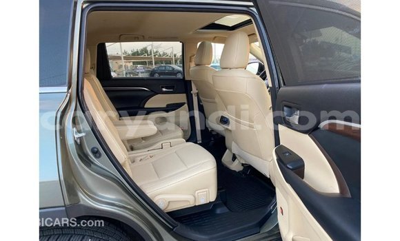 Buy Import Toyota Highlander Green Car in Import - Dubai in Zambia Buy Import Toyota Highlander Green Car in Import - Dubai in Zambia