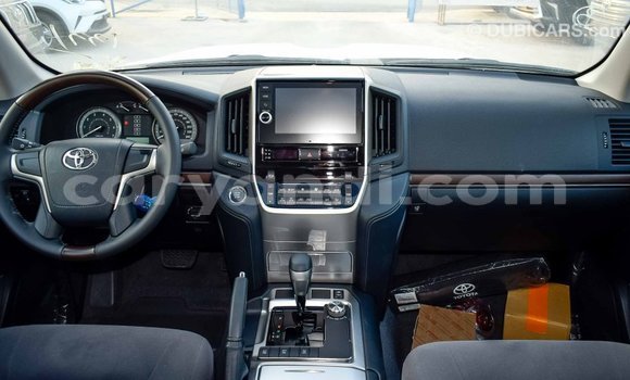 Tenga Imported Toyota Land Cruiser Chena Mota in Import - Dubai in Zambia Tenga Imported Toyota Land Cruiser Chena Mota in Import - Dubai in Zambia