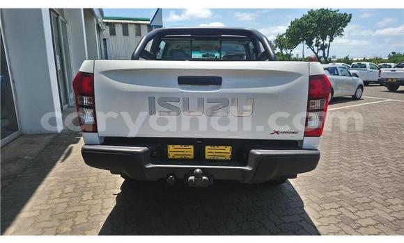 Buy Used Isuzu D–MAX White Car in Lusaka in Zambia Buy Used Isuzu D–MAX White Car in Lusaka in Zambia