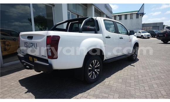 Buy Used Isuzu D–MAX White Car in Lusaka in Zambia Buy Used Isuzu D–MAX White Car in Lusaka in Zambia