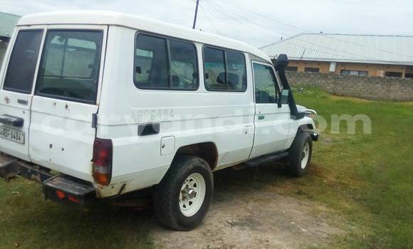 Acheter Occasion Voiture Toyota Land Cruiser Blanc à Chipata, Zambie Acheter Occasion Voiture Toyota Land Cruiser Blanc à Chipata, Zambie