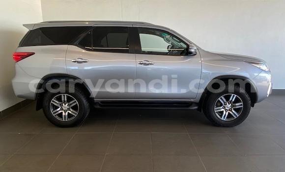 Nunua Ilio tumika Toyota Fortuner Fedha Gari ndani ya Lusaka nchini Zambia Nunua Ilio tumika Toyota Fortuner Fedha Gari ndani ya Lusaka nchini Zambia