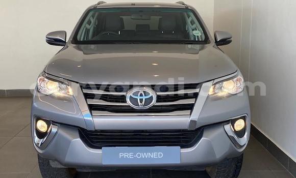 Nunua Ilio tumika Toyota Fortuner Fedha Gari ndani ya Lusaka nchini Zambia Nunua Ilio tumika Toyota Fortuner Fedha Gari ndani ya Lusaka nchini Zambia