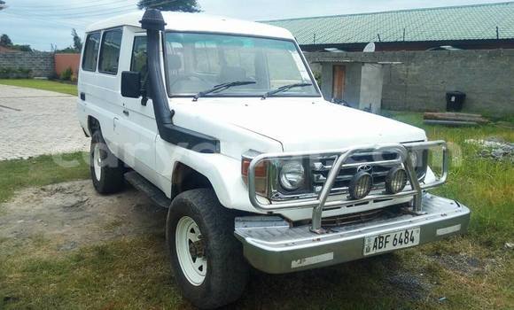 Acheter Occasion Voiture Toyota Land Cruiser Blanc à Chipata, Zambie Acheter Occasion Voiture Toyota Land Cruiser Blanc à Chipata, Zambie