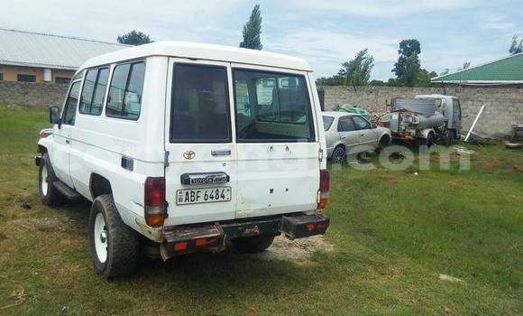 Acheter Occasion Voiture Toyota Land Cruiser Blanc à Chipata, Zambie Acheter Occasion Voiture Toyota Land Cruiser Blanc à Chipata, Zambie