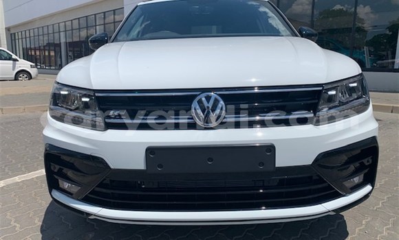 Buy Used Volkswagen Tiguan White Car in Livingstone in Zambia Buy Used Volkswagen Tiguan White Car in Livingstone in Zambia