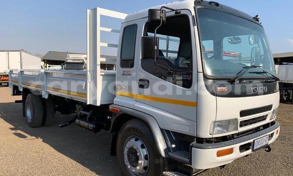 Nunua Ilio tumika Isuzu FTR 850 Nyeupe Lori ndani ya Mazabuka nchini Kusini Nunua Ilio tumika Isuzu FTR 850 Nyeupe Lori ndani ya Mazabuka nchini Kusini