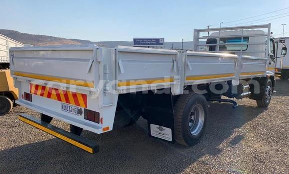 Nunua Ilio tumika Isuzu FTR 850 Nyeupe Lori ndani ya Mazabuka nchini Kusini Nunua Ilio tumika Isuzu FTR 850 Nyeupe Lori ndani ya Mazabuka nchini Kusini