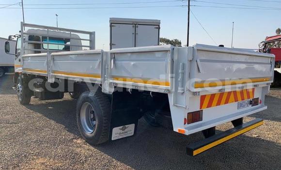 Nunua Ilio tumika Isuzu FTR 850 Nyeupe Lori ndani ya Mazabuka nchini Kusini Nunua Ilio tumika Isuzu FTR 850 Nyeupe Lori ndani ya Mazabuka nchini Kusini