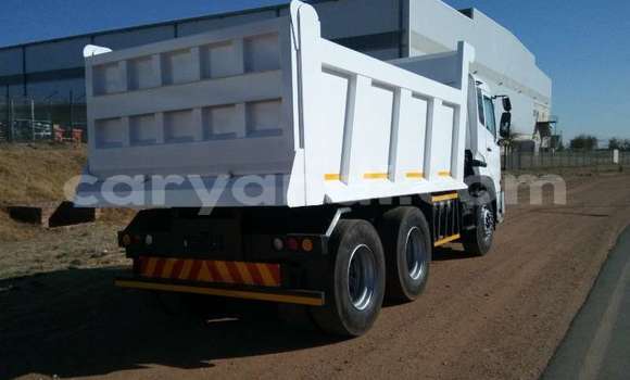 Acheter Occasion Utilitaire Nissan UD Blanc à Livingstone, Zambie Acheter Occasion Utilitaire Nissan UD Blanc à Livingstone, Zambie