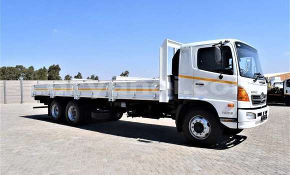 Acheter Occasion Utilitaire Hino Ranger Blanc à Livingstone, Zambie Acheter Occasion Utilitaire Hino Ranger Blanc à Livingstone, Zambie
