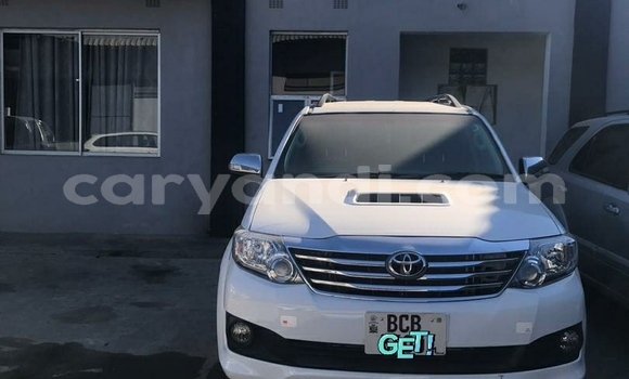 Acheter Occasion Voiture Toyota Fortuner Blanc à Lusaka, Zambie Acheter Occasion Voiture Toyota Fortuner Blanc à Lusaka, Zambie