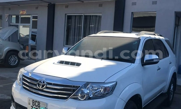 Acheter Occasion Voiture Toyota Fortuner Blanc à Lusaka, Zambie Acheter Occasion Voiture Toyota Fortuner Blanc à Lusaka, Zambie