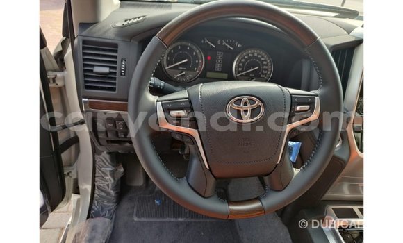 Nunua Imported Toyota Land Cruiser Nyeupe Gari ndani ya Import - Dubai nchini Zambia Nunua Imported Toyota Land Cruiser Nyeupe Gari ndani ya Import - Dubai nchini Zambia