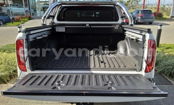 Nunua Ilio tumika Mercedes‒Benz S–Class Nyeupe Gari ndani ya Livingstone nchini Zambia Nunua Ilio tumika Mercedes‒Benz S–Class Nyeupe Gari ndani ya Livingstone nchini Zambia