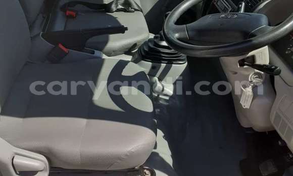 Nunua Ilio tumika Toyota Dyna Nyeupe Lori ndani ya Kalengwa nchini Kaskazini-Magharibi Nunua Ilio tumika Toyota Dyna Nyeupe Lori ndani ya Kalengwa nchini Kaskazini-Magharibi