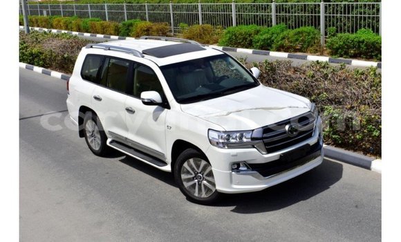Buy Import Toyota Land Cruiser White Car in Import - Dubai in Zambia Buy Import Toyota Land Cruiser White Car in Import - Dubai in Zambia