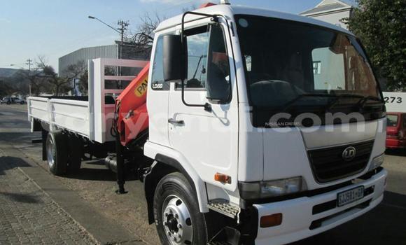 Nunua Ilio tumika Nissan UD Nyeupe Lori ndani ya Chingola nchini Zambia Nunua Ilio tumika Nissan UD Nyeupe Lori ndani ya Chingola nchini Zambia