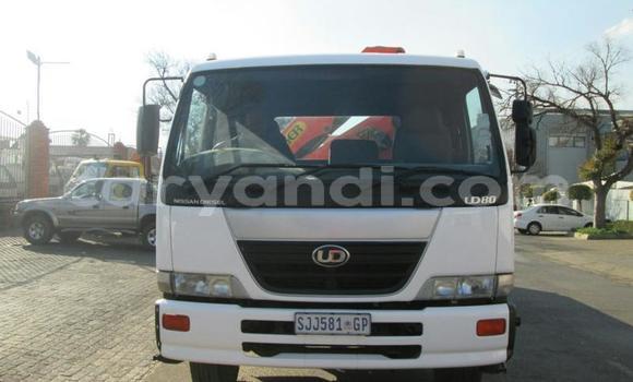 Nunua Ilio tumika Nissan UD Nyeupe Lori ndani ya Chingola nchini Zambia Nunua Ilio tumika Nissan UD Nyeupe Lori ndani ya Chingola nchini Zambia