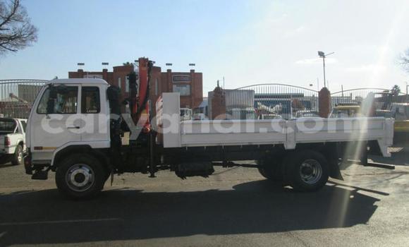 Nunua Ilio tumika Nissan UD Nyeupe Lori ndani ya Chingola nchini Zambia Nunua Ilio tumika Nissan UD Nyeupe Lori ndani ya Chingola nchini Zambia