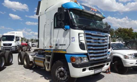 Buy Used Caterpillar 120 White Truck in Lusaka in Zambia